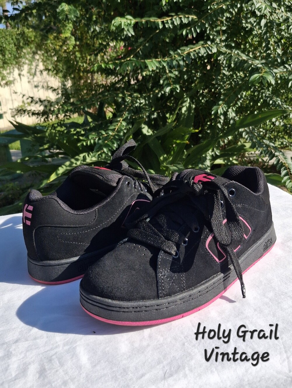 Etnies Women's Callicut Black Suede & Pink Low Top Skate Style Sneakers Size 8